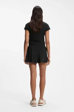 Active dual-layer shorts with moisture management