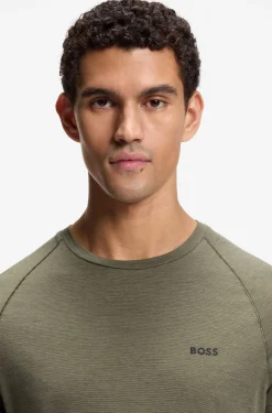 Active slim-fit T-shirt with moisture control