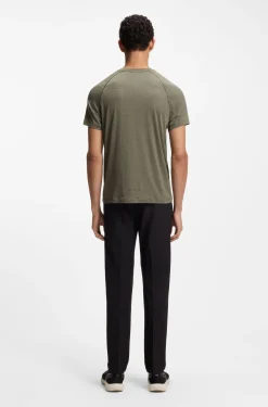 Active slim-fit T-shirt with moisture control