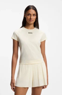 Active slim-fit T-shirt with moisture management