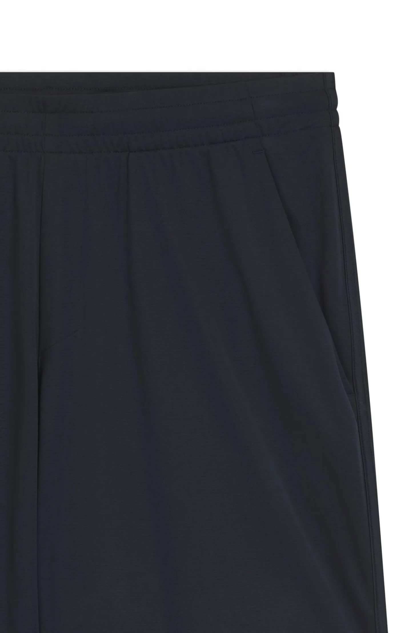Active Stretch-fabric shorts with mesh pocket bags