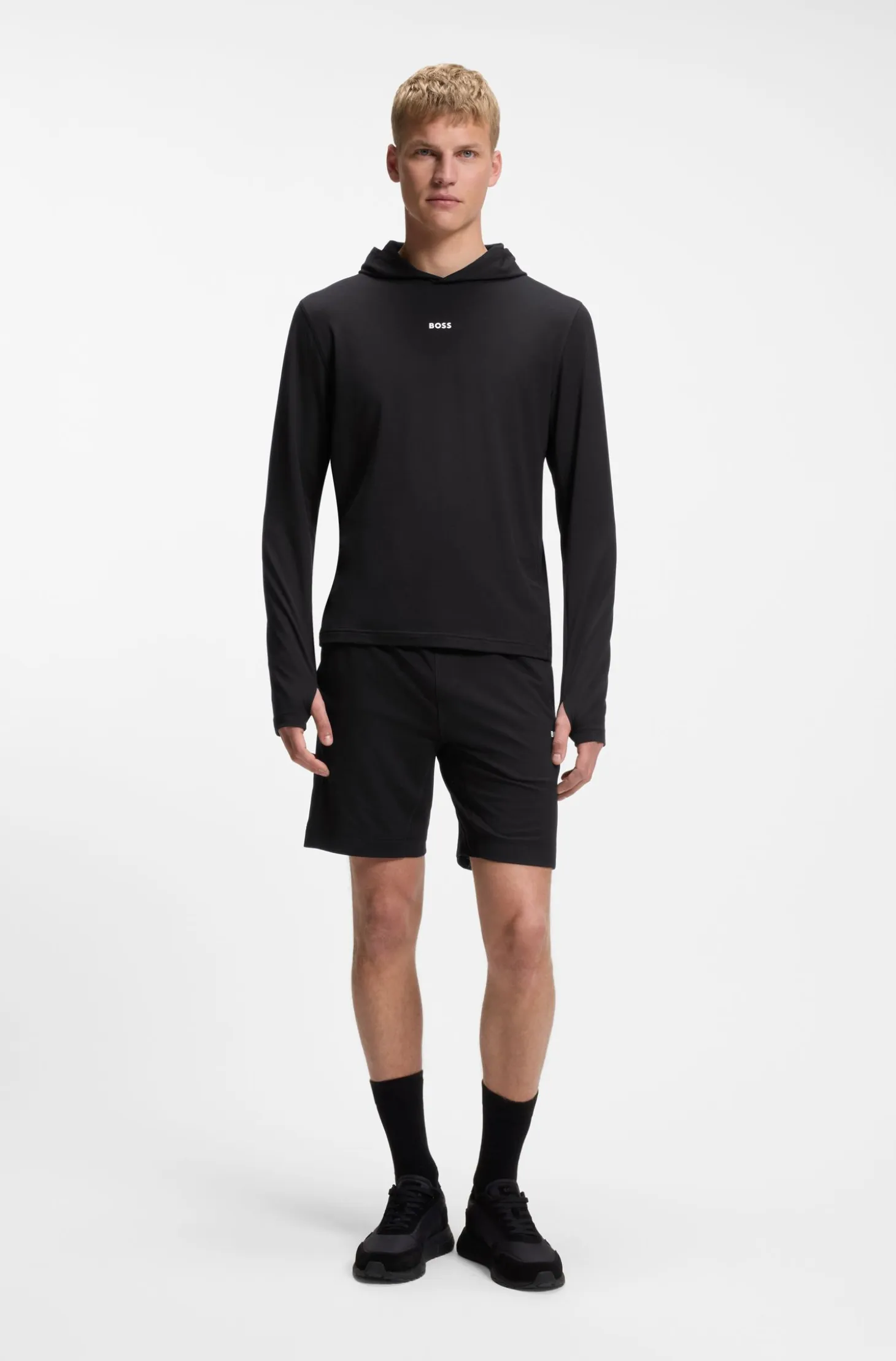 Active training shorts in quick-drying fabric