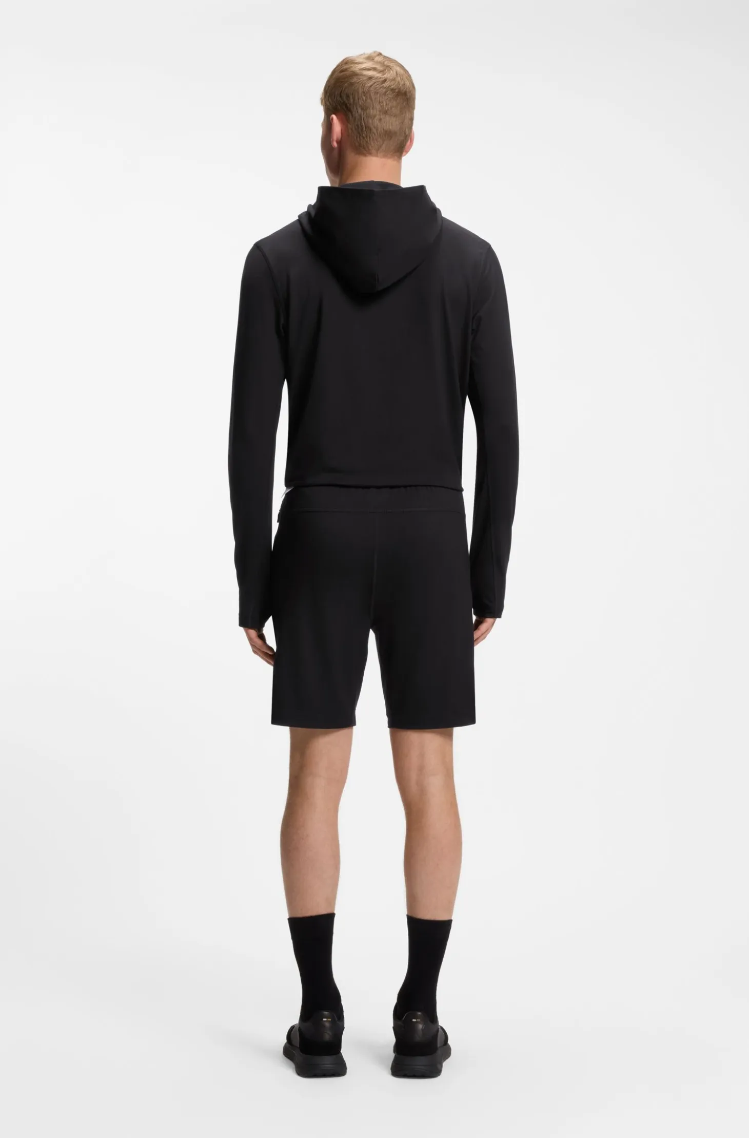 Active training shorts in quick-drying fabric