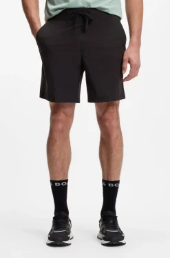 Active water-repellent shorts with four-way stretch