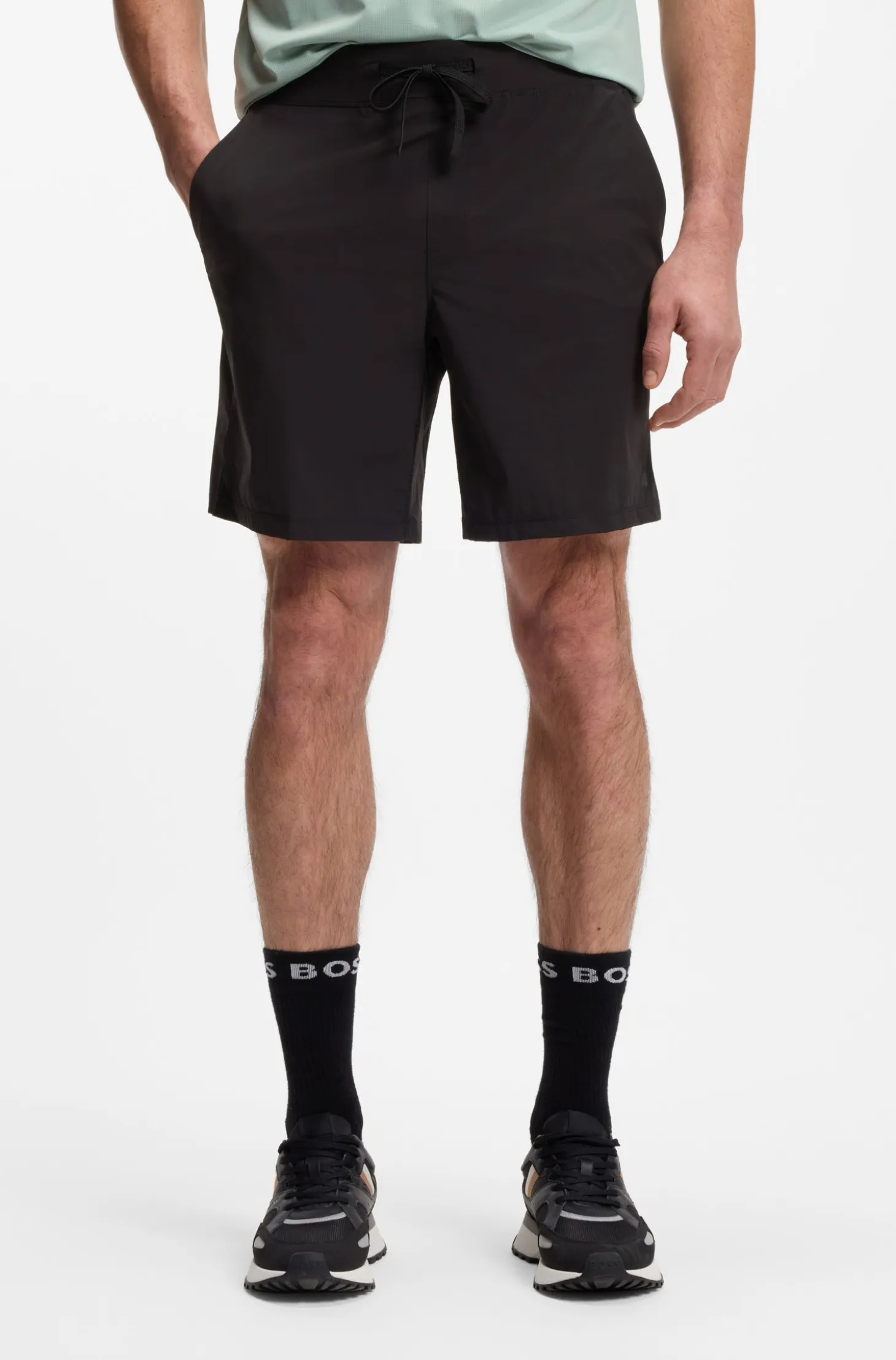 Active water-repellent shorts with four-way stretch
