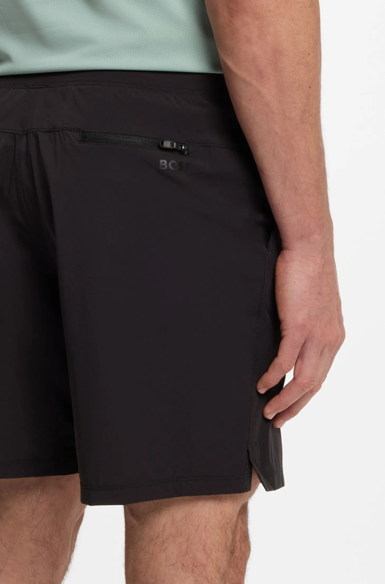 Active water-repellent shorts with four-way stretch