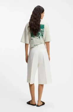 Bermuda trousers with front pleats