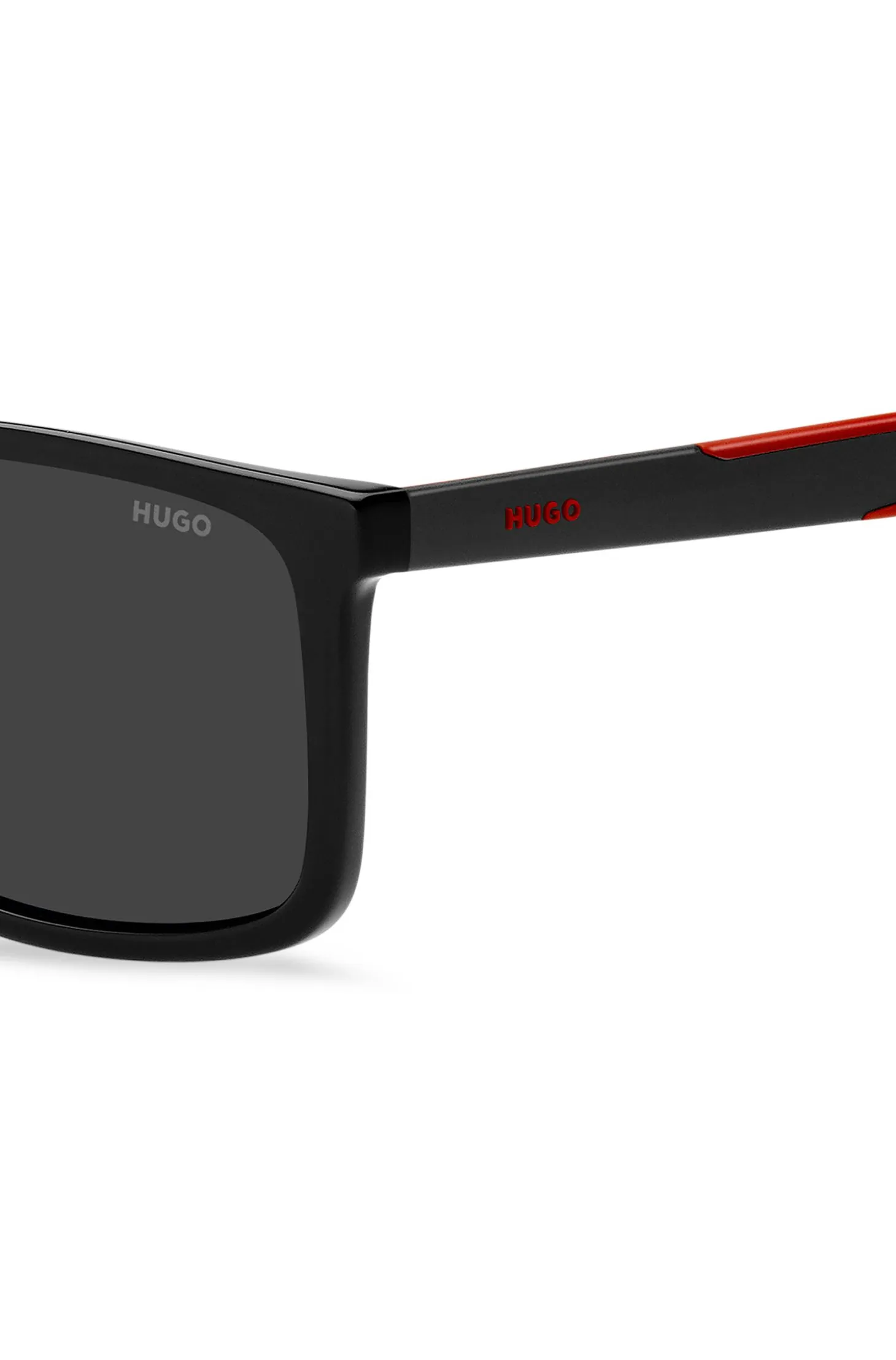 Black sunglasses with two-tone temples