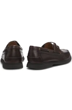 Boat shoes in leather with embossed logo