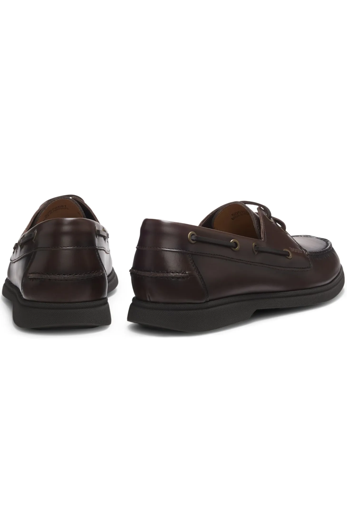Boat shoes in leather with embossed logo