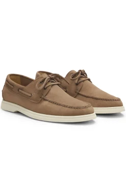 Boat shoes in suede with contrast sole
