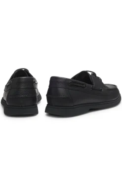 Boat shoes in tumbled leather