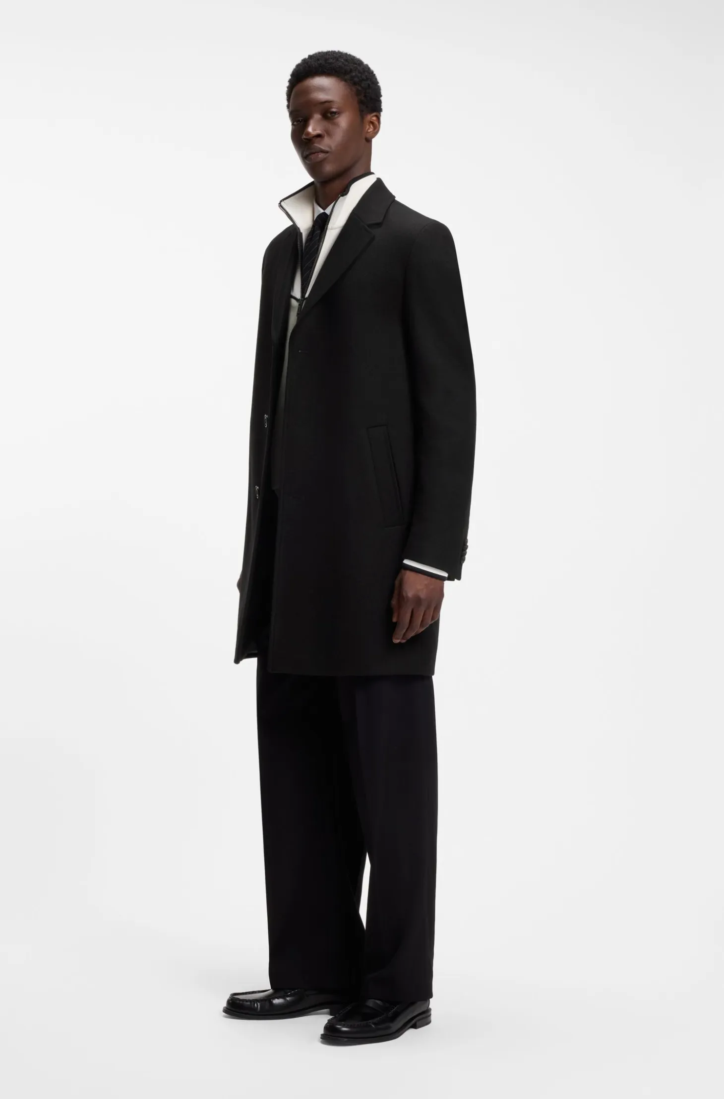 Buttoned coat in a virgin-wool blend