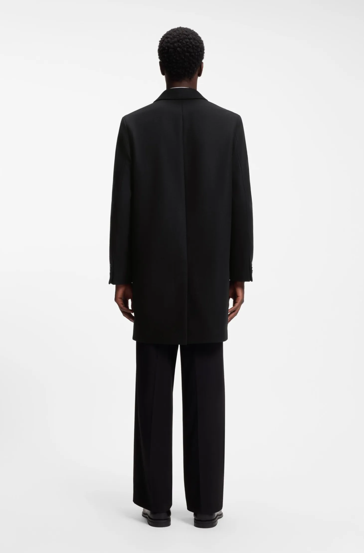 Buttoned coat in a virgin-wool blend