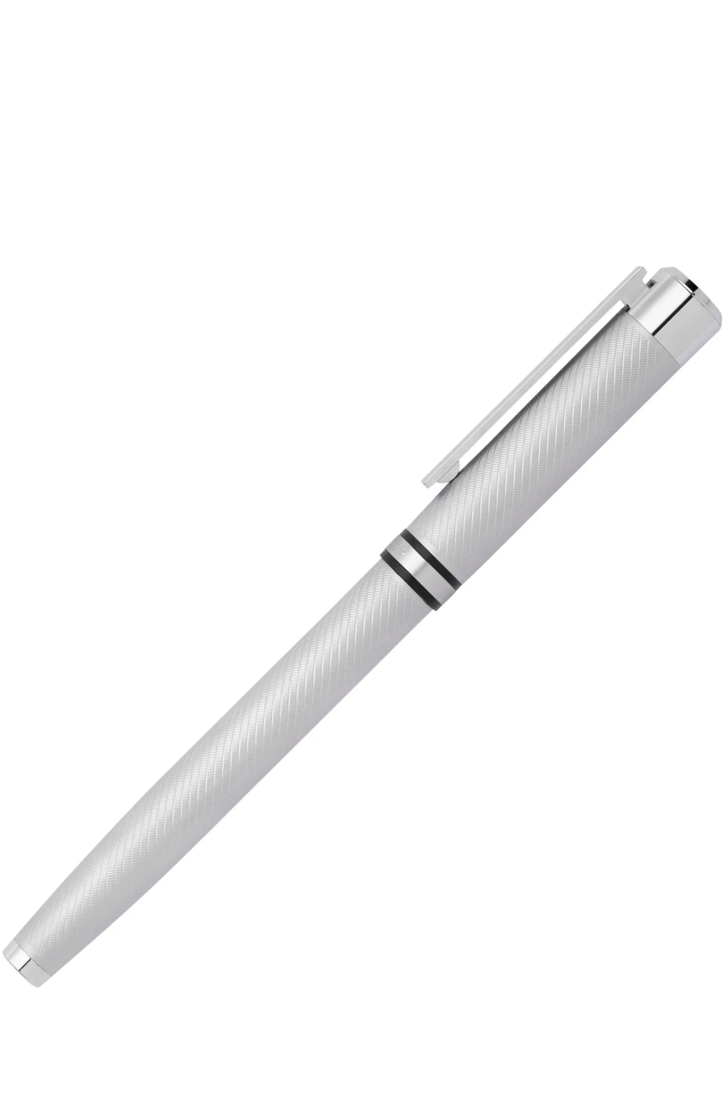 Chrome fountain pen with engraved pattern