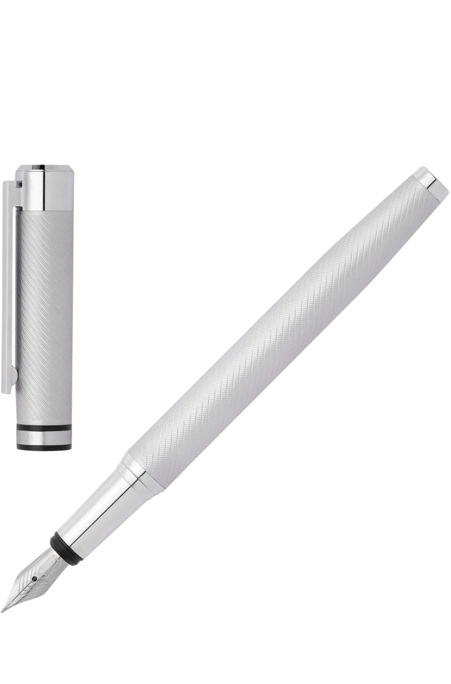 Chrome fountain pen with engraved pattern