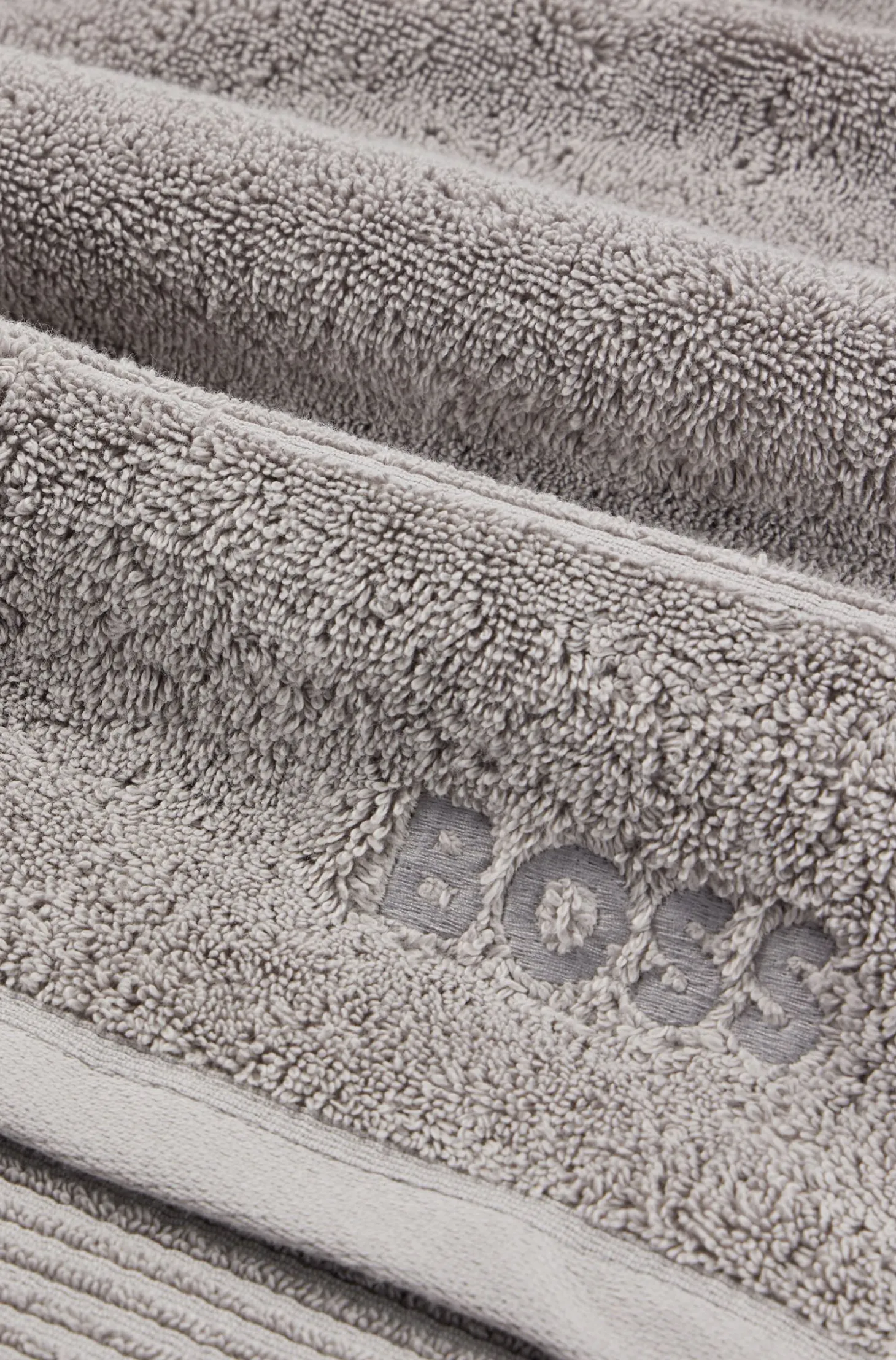 Cotton bath mat in silver with embroidered logo