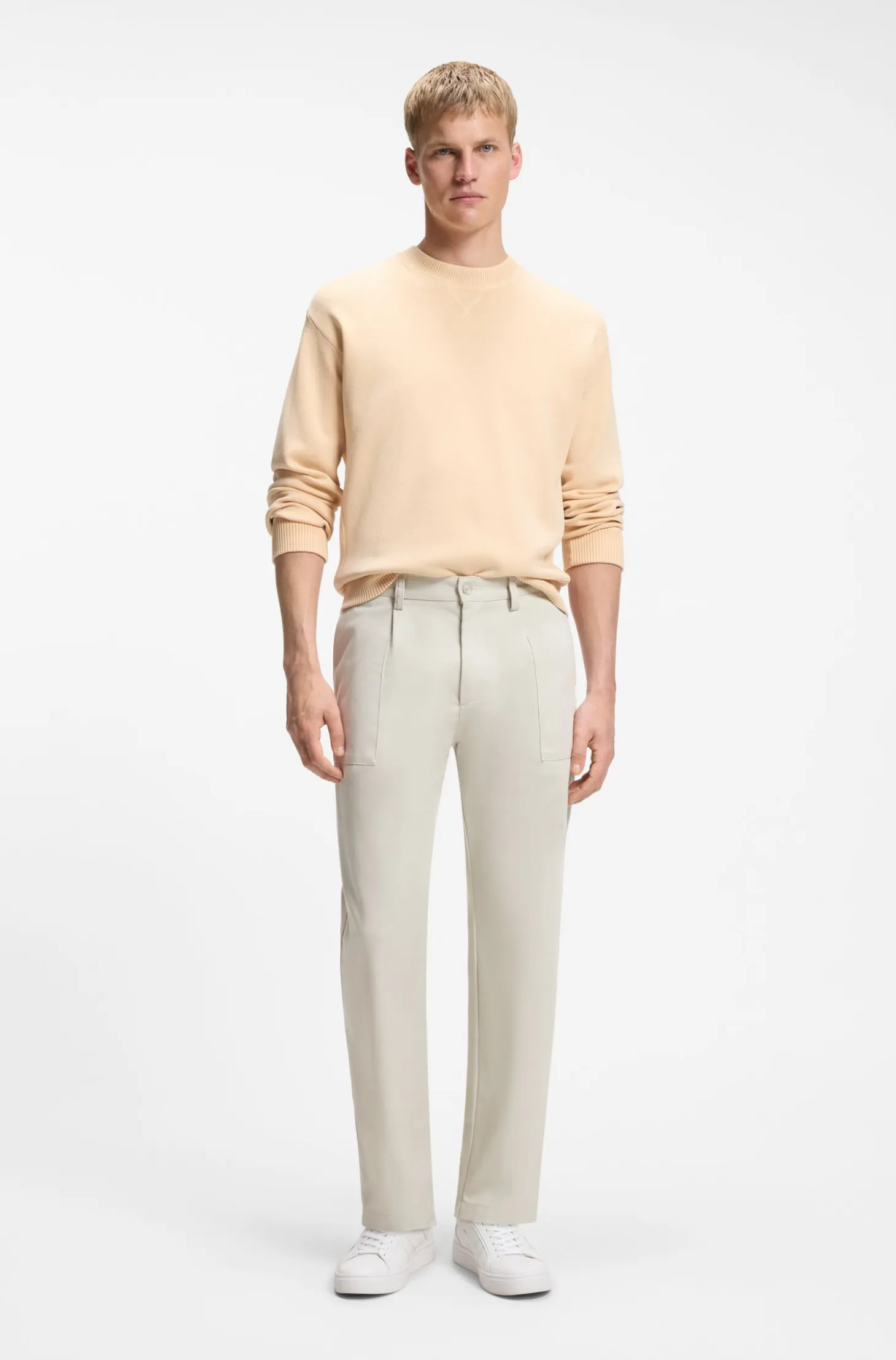 Cotton-blend chinos with pleat and patch pocket