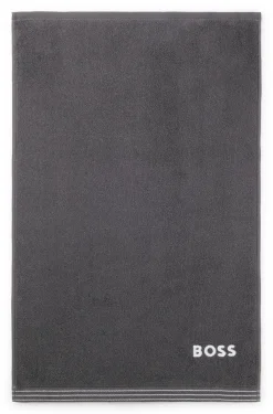 Cotton guest towel with contrast embroidered logo