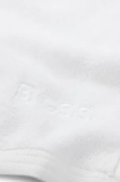 Cotton guest towel with contrast embroidered logo