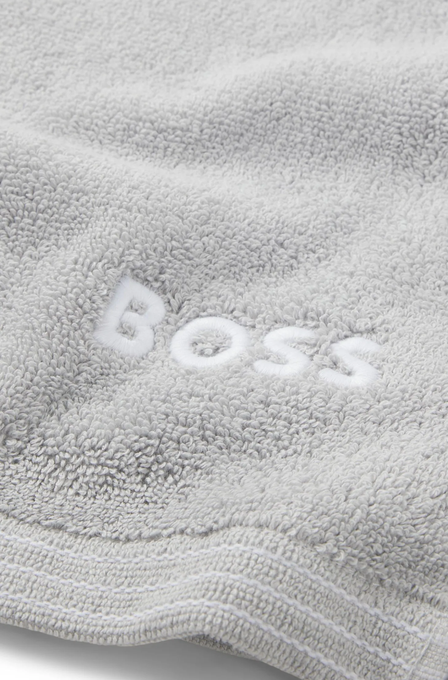 Cotton guest towel with contrast embroidered logo