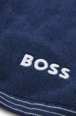 Cotton guest towel with contrast embroidered logo