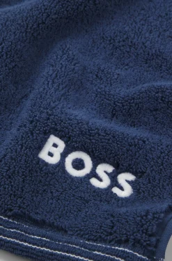 Cotton hand towel with contrast embroidered logo