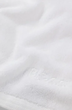 Cotton hand towel with contrast embroidered logo