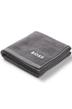 Cotton hand towel with contrast embroidered logo