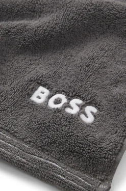 Cotton hand towel with contrast embroidered logo