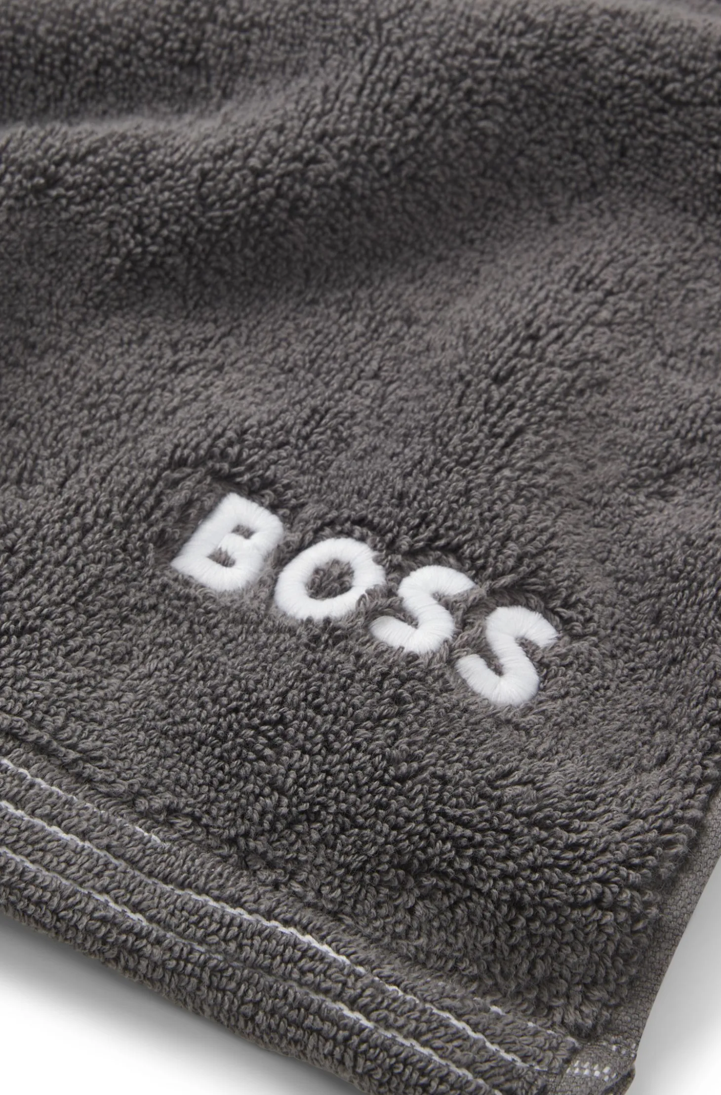 Cotton hand towel with contrast embroidered logo