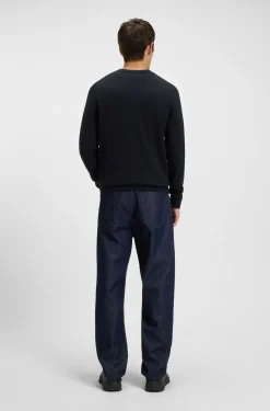Cotton sweater with red logo label