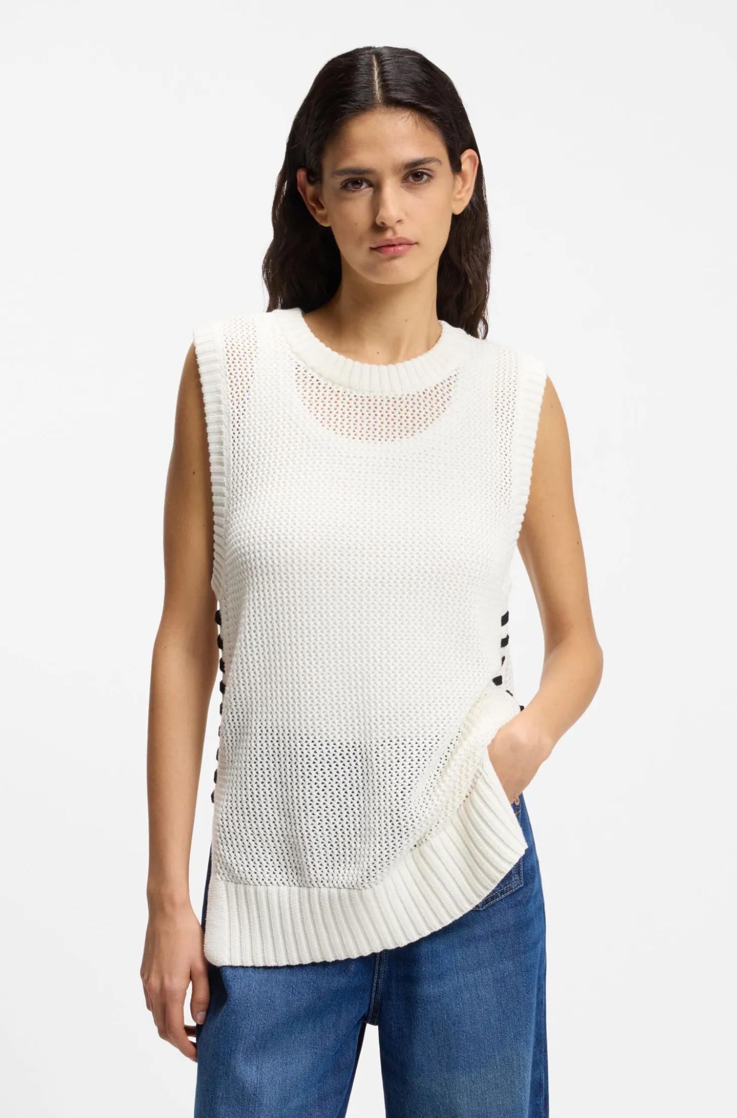Cotton top with mesh structure