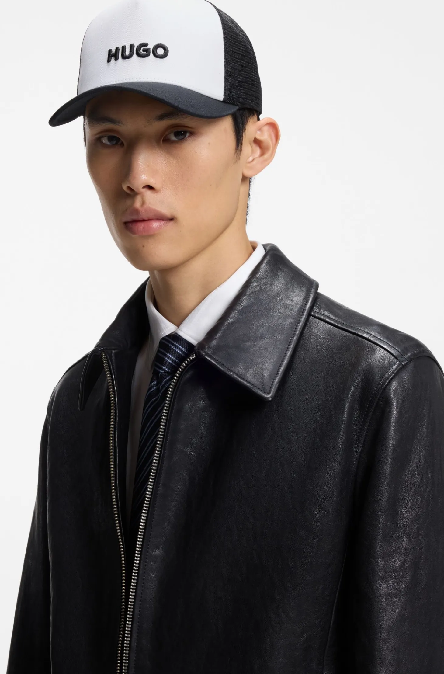 Cotton-twill cap with mesh panels