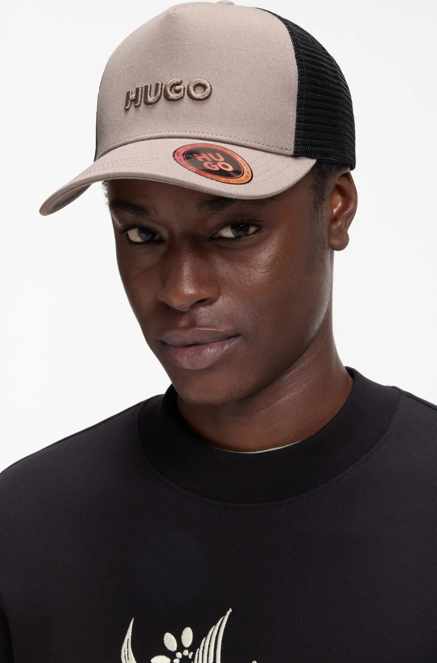 Cotton-twill cap with mesh panels
