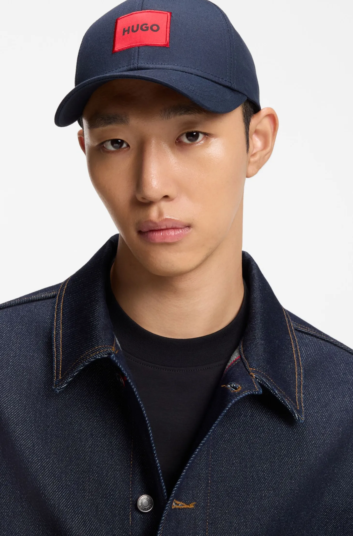 Cotton-twill cap with red logo label