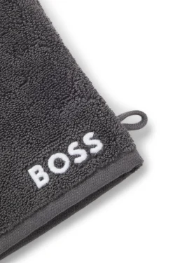 Cotton wash mitt with contrast embroidered logo