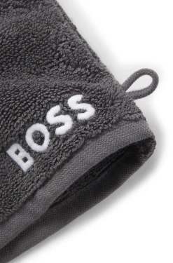 Cotton wash mitt with contrast embroidered logo