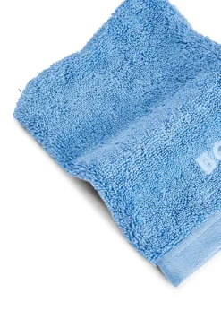 Cotton wash mitt with embroidered logo