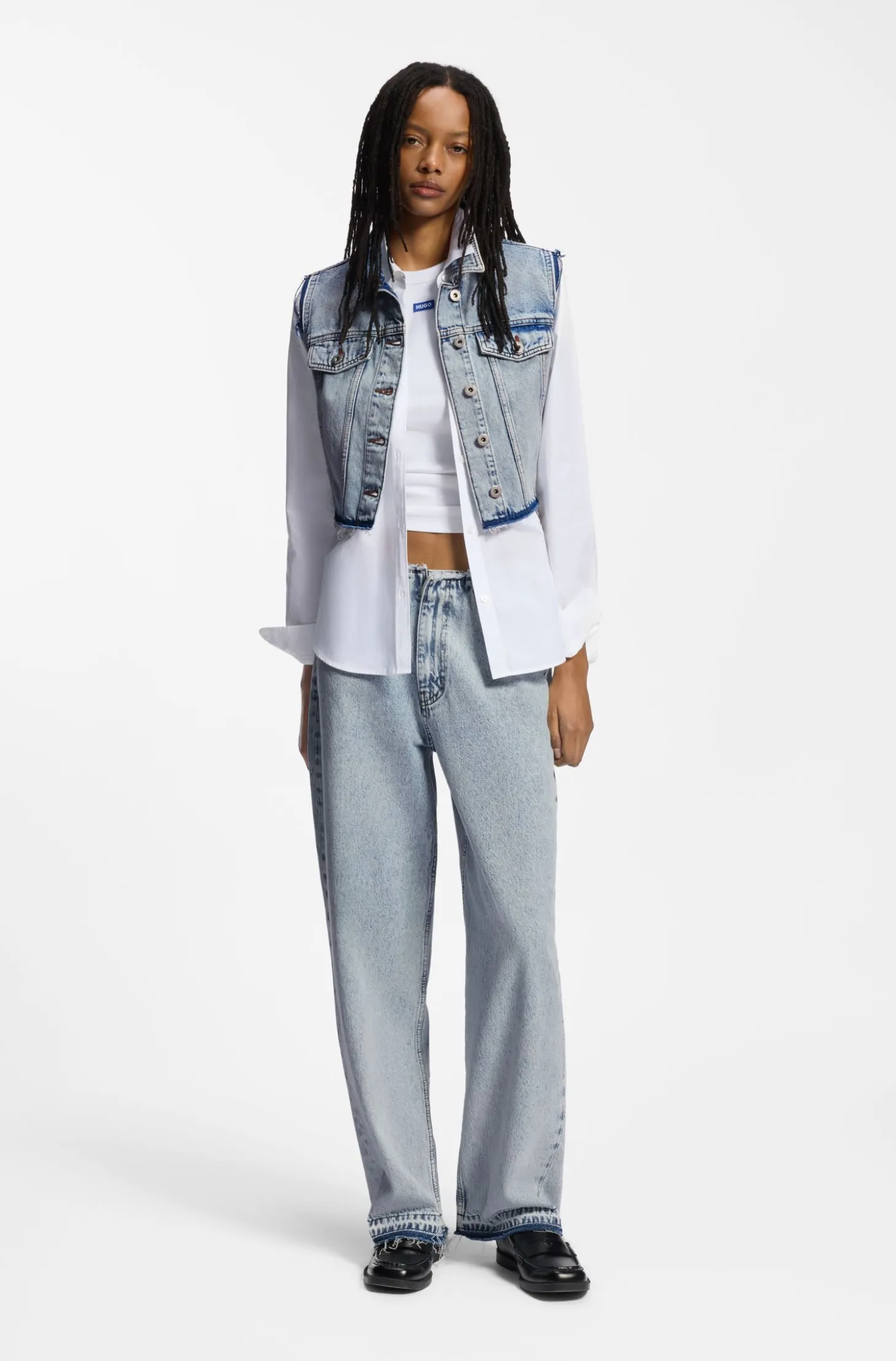 Cropped sleeveless vest in azure-blue denim