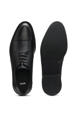 Derby shoes in grained leather with cap toe