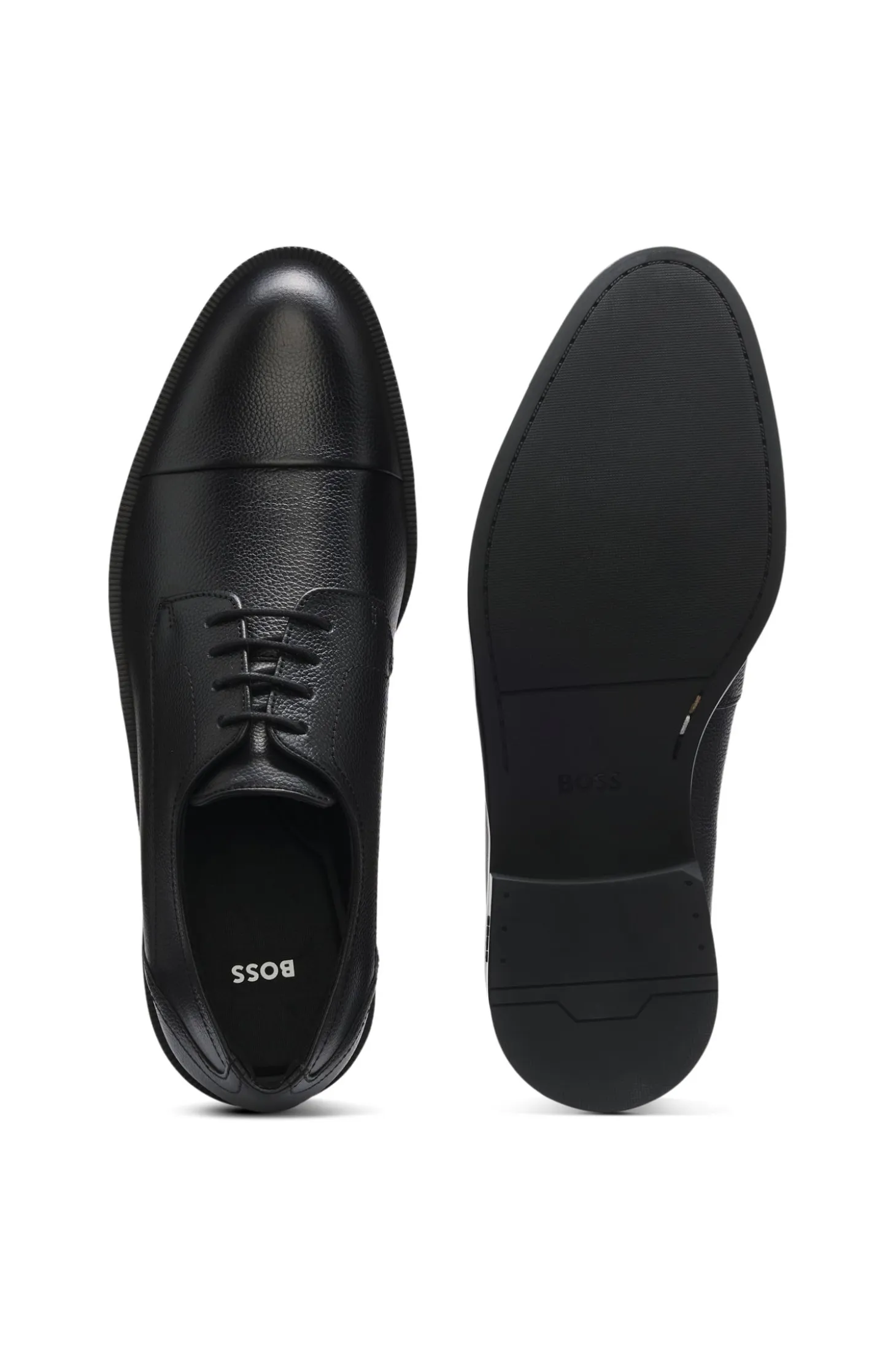 Derby shoes in grained leather with cap toe