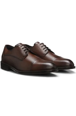 Derby shoes in grained leather with cap toe