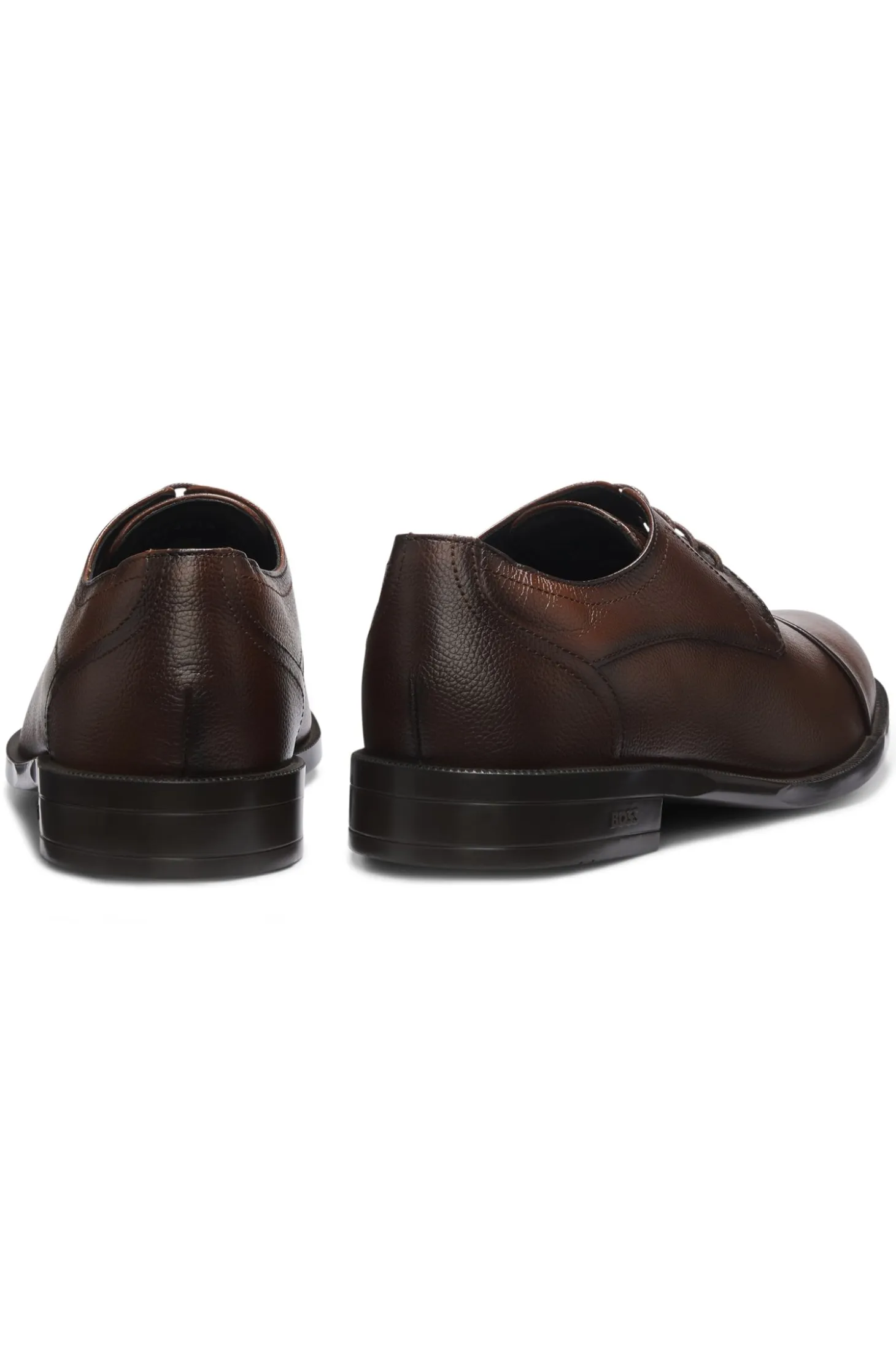 Derby shoes in grained leather with cap toe