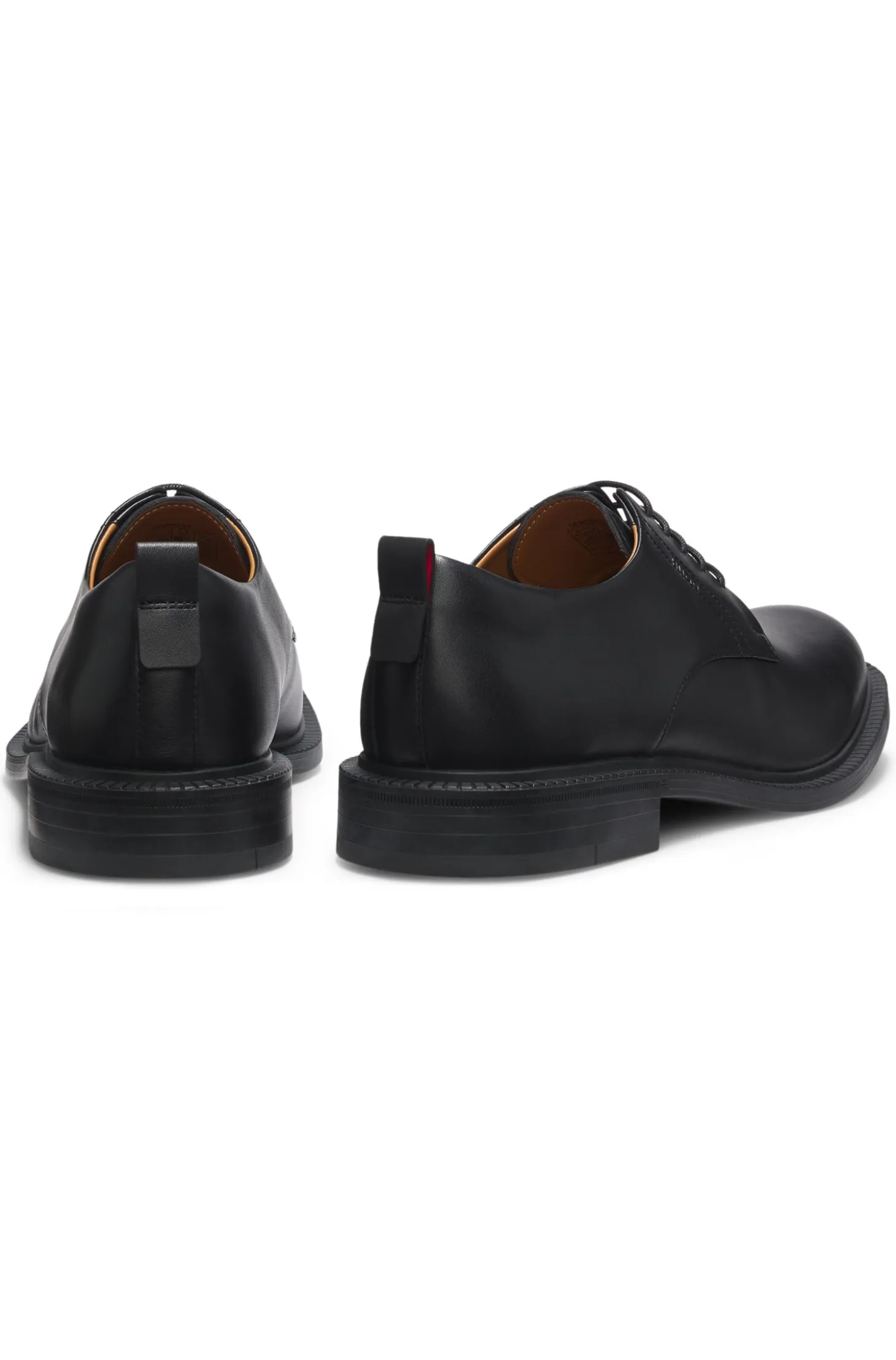 Derby shoes in leather with embossed logo
