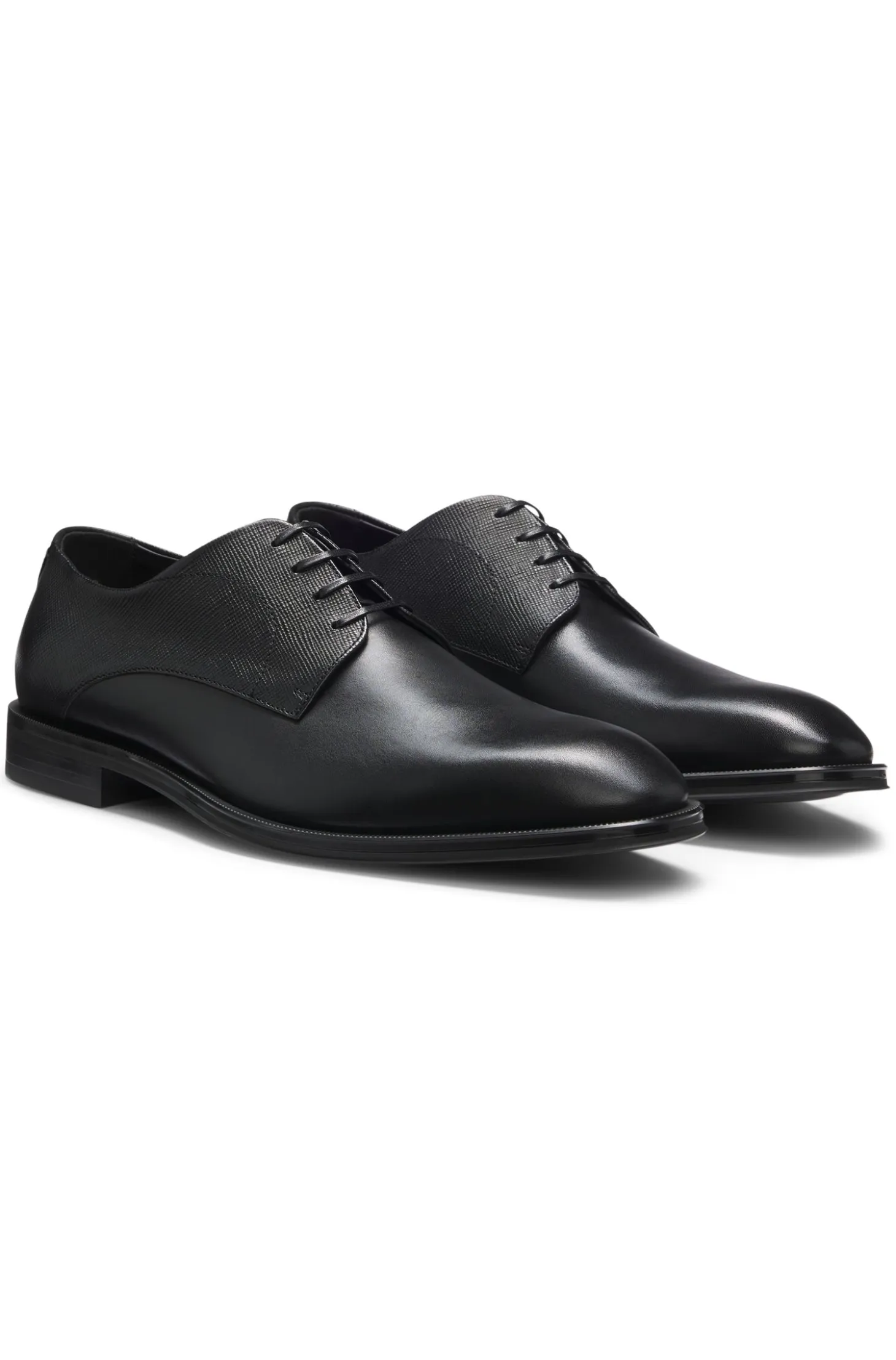 Derby shoes in smooth and textured leather