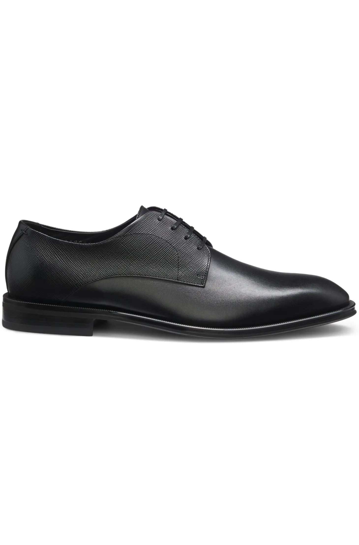 Derby shoes in smooth and textured leather