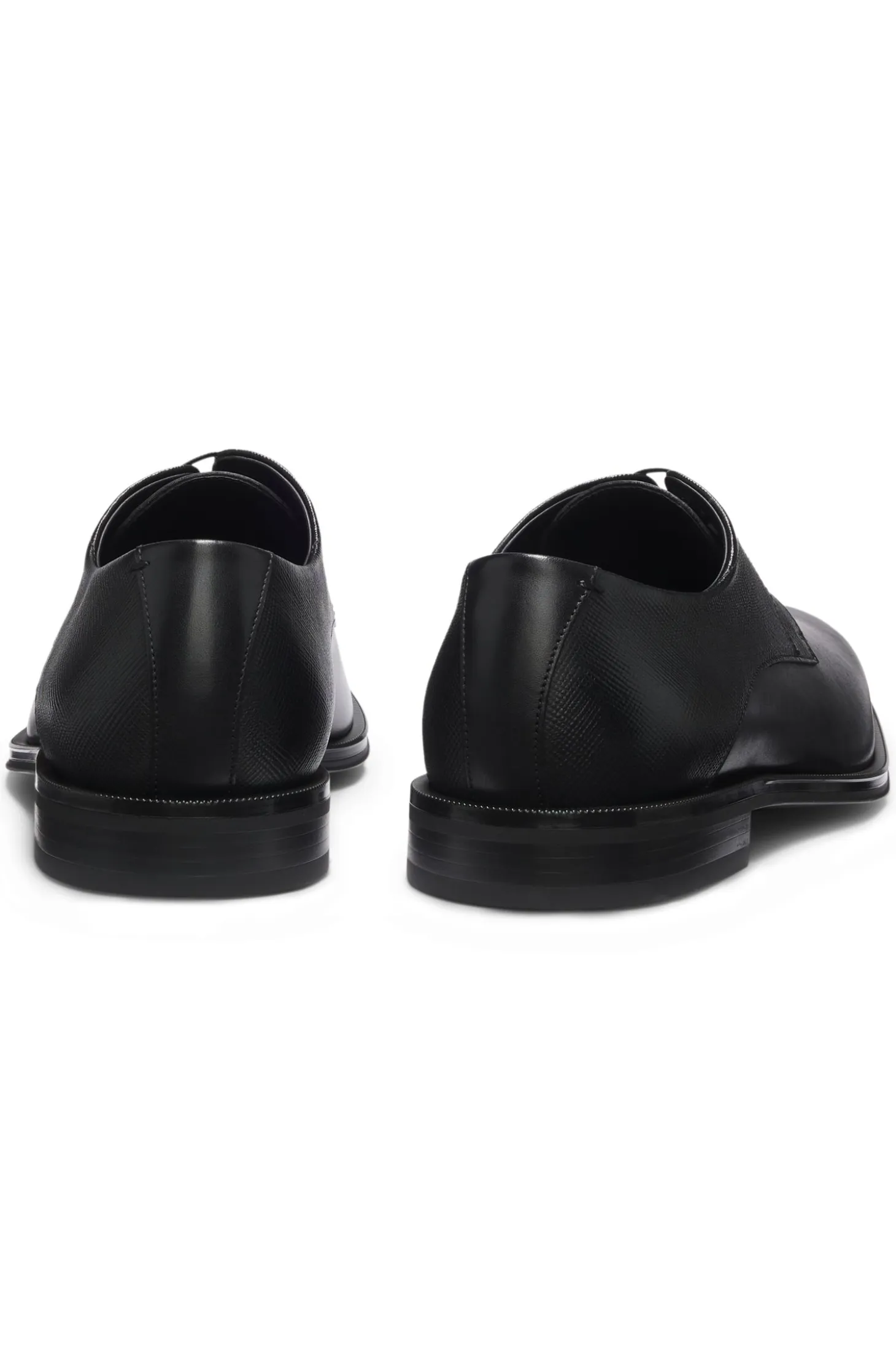 Derby shoes in smooth and textured leather