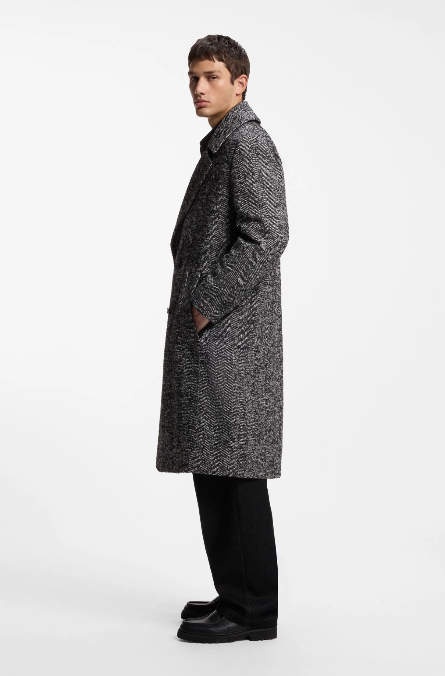 Double-breasted coat in a virgin wool blend