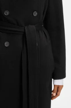 Double-breasted coat in a wool blend